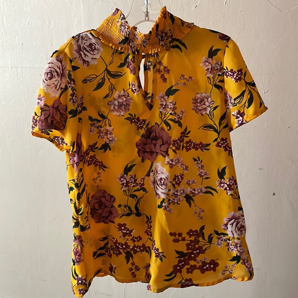 Yellow floral top , perfect to make a fashion statement for spring!